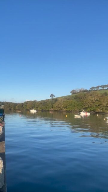 What a day! Blue sky, blue water and gentle breeze. Dreamy #boatlife #cornwall #familytime #weekend #october