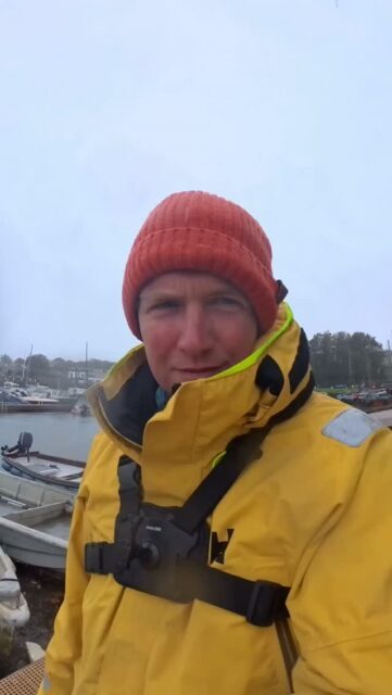 Definitely getting wintery!! Not enjoying Storm Austen very much. The nasty weather kind of looks set to stay too unfortunately. Hopefully the end of the week will improve. That’ll be the last chance to get afloat for 2026 so fingers crossed #boatlife #familytime #cornwall #falmouth #dogfriendly